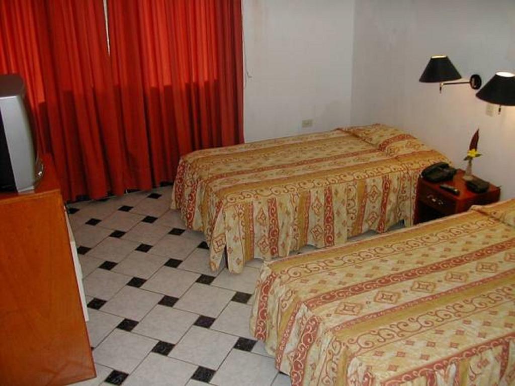 Hotel Don Carlos Puerto Maldonado Exteriör bild