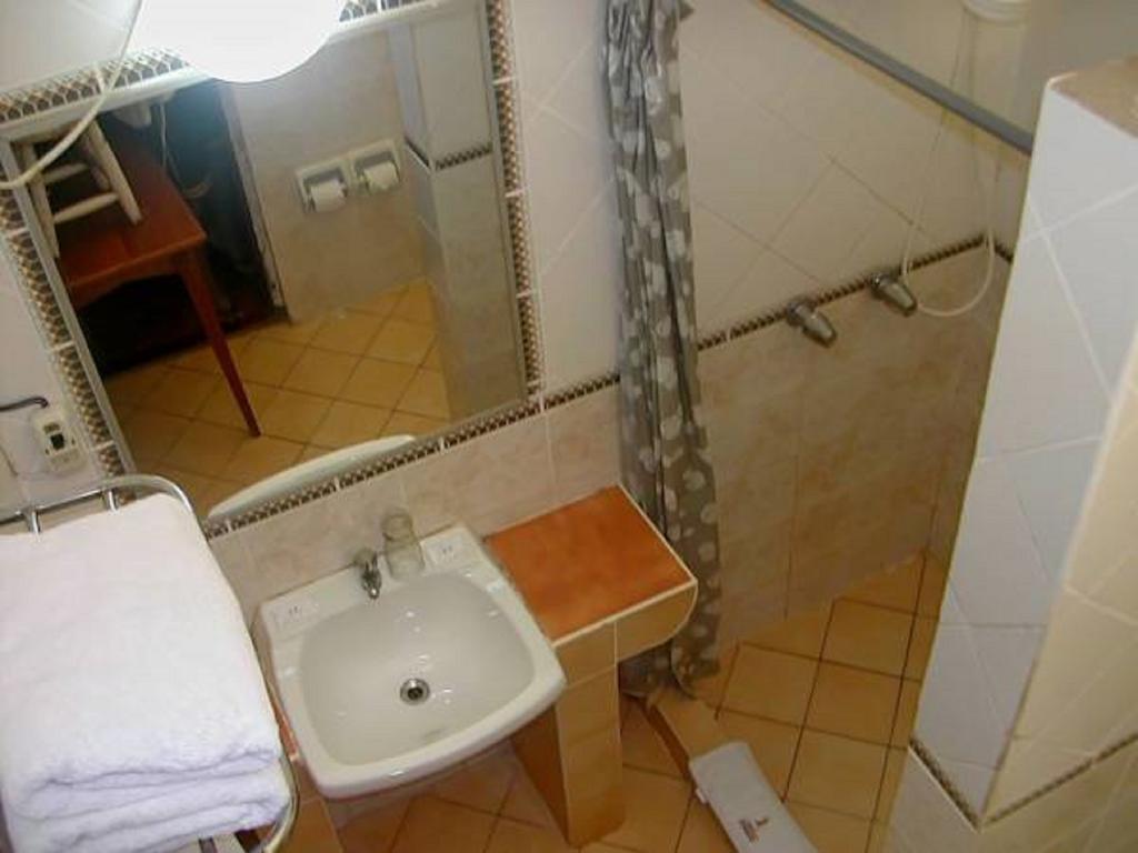Hotel Don Carlos Puerto Maldonado Rum bild